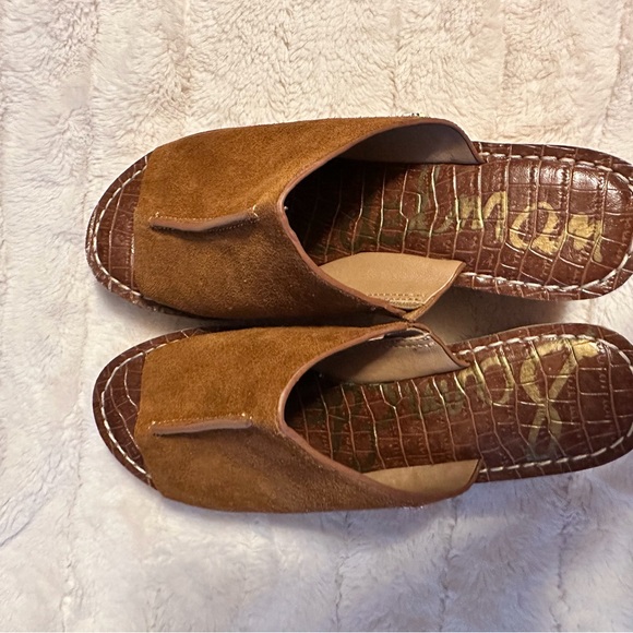 Brown Suede wedge sandals. Cork wedge heel - Picture 4 of 8